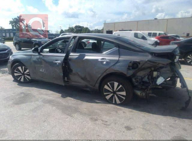 نيسان ألتيما